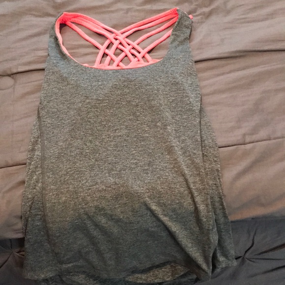 Sports top - Picture 1 of 2